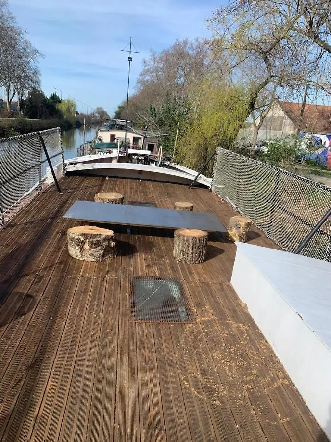 Botel Chambres Dans Peniche Un Air De Vacances Toulouse France